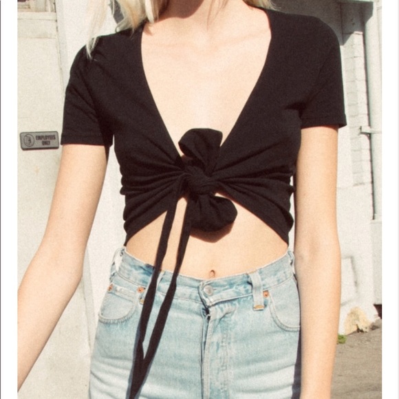 Brandy Melville WHITE Rae Wrap/Tie Front Top - Picture 2 of 4
